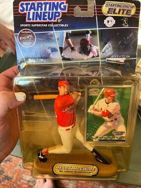Starting Lineup Elite Mark McGwire St. Louis Cardinals Action Figure with Pacifi